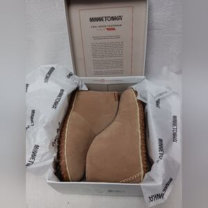 NWOT Minnetonka Slip on Suede Bootie Slippers sz. 9.5